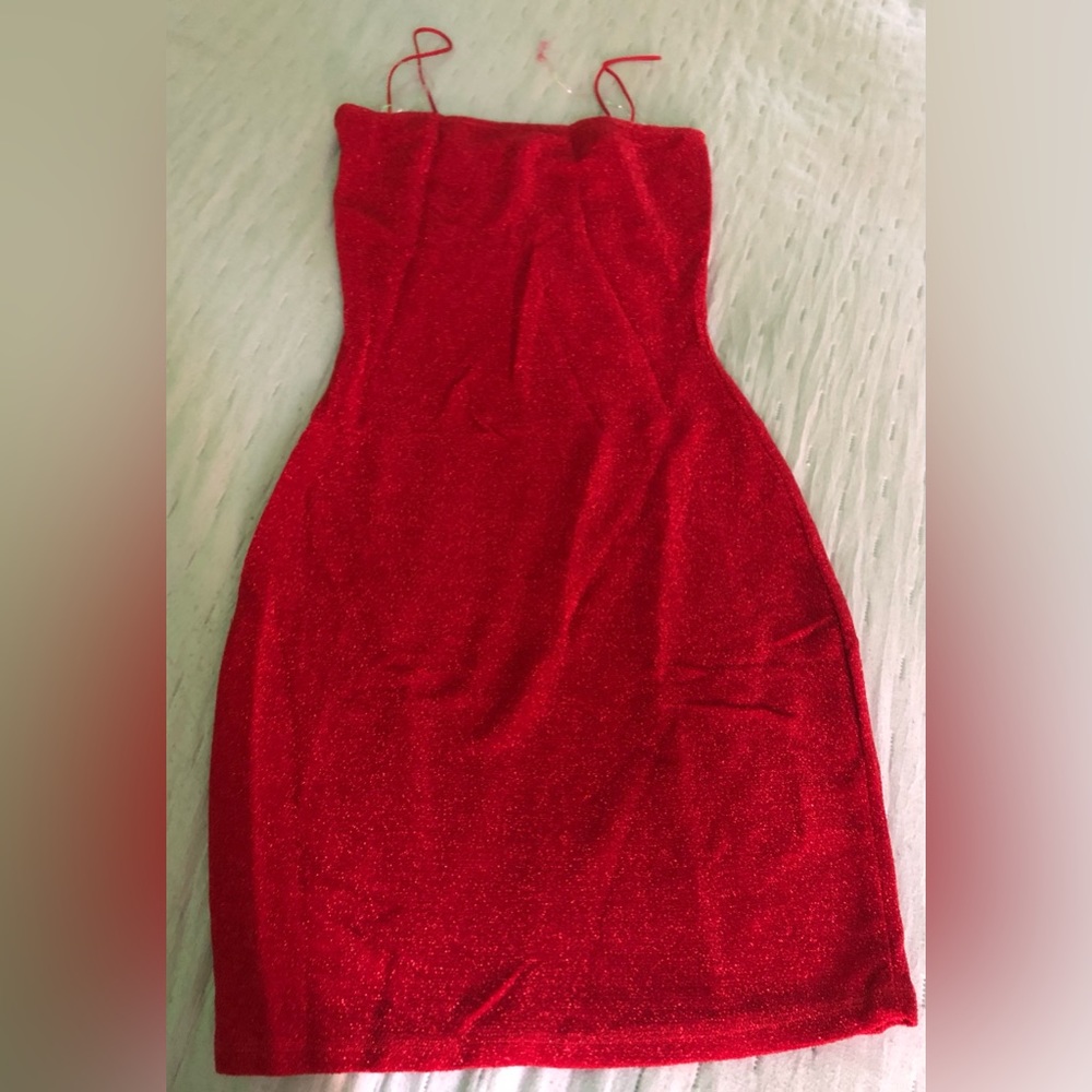 Vestido rojo con destellos dorados
